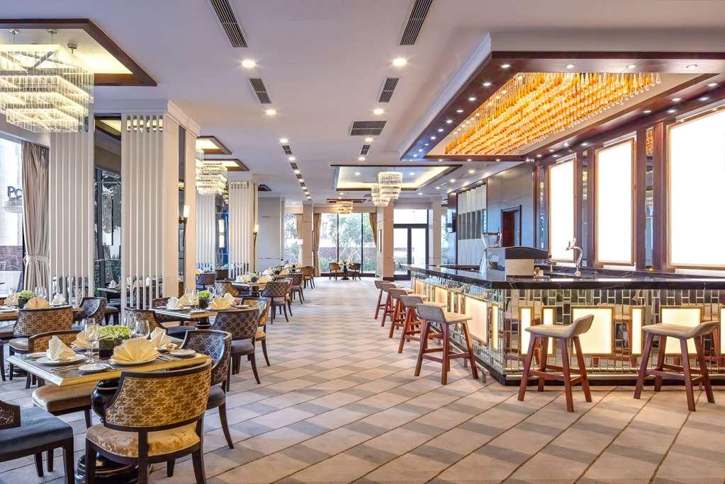 Melia Vinpearl Nha Trang Empire Hotell Restaurang bild